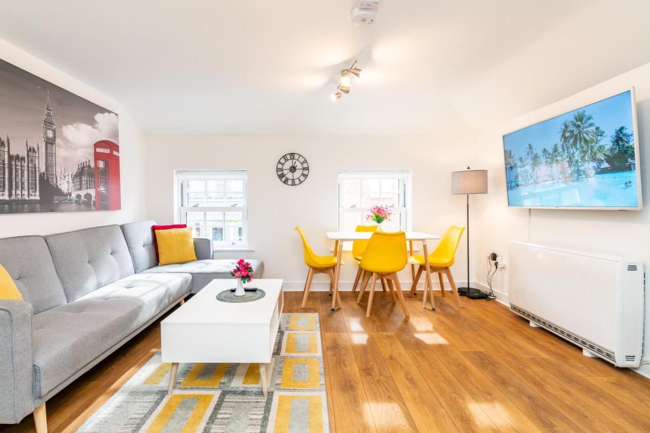Town Center Apartment With 55” Smart Tv+Netflix Andover Exterior foto