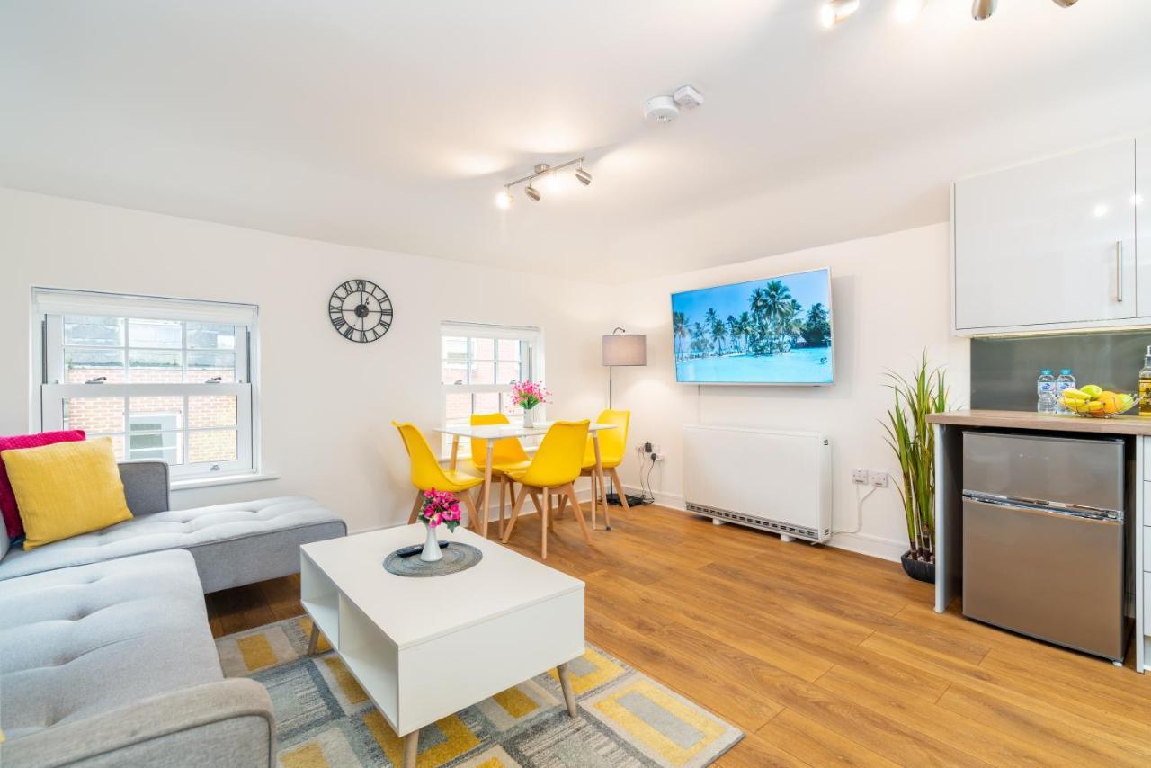 Town Center Apartment With 55” Smart Tv+Netflix Andover Exterior foto